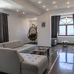 Daire Aroma Cavas Pýrgos